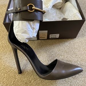 GUCCI Ursula Ankle Strap Pump Lifford Size 38